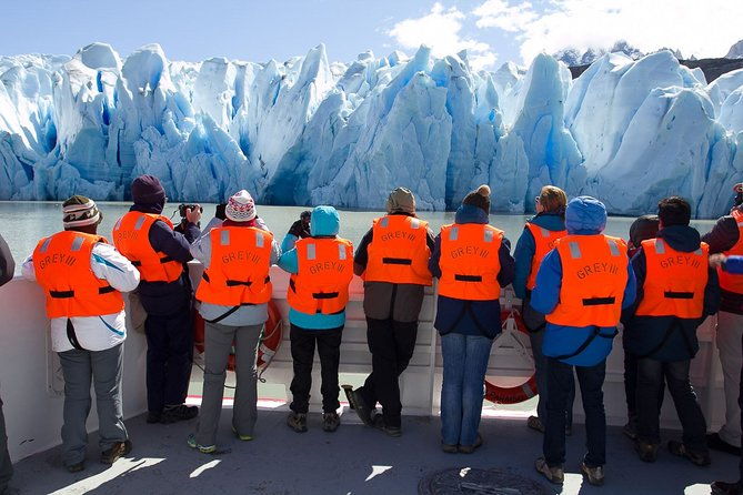 grey-glacier-navigation-in-torres-del-paine