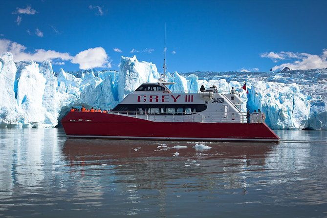 grey-glacier-navigation-in-torres-del-paine