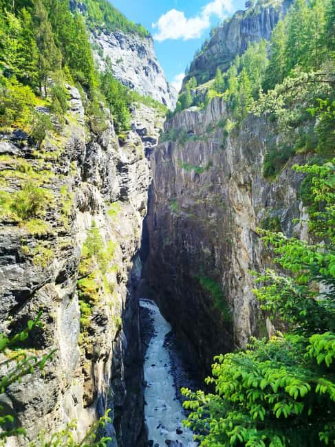Grindelwald's Captivating Hike to Glacier Canyon - An In-Depth Look at the Grindelwald Glacier Canyon Hike