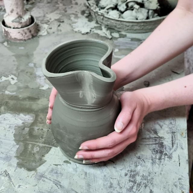grottaglie-shape-ceramics-at-the-potters-wheel