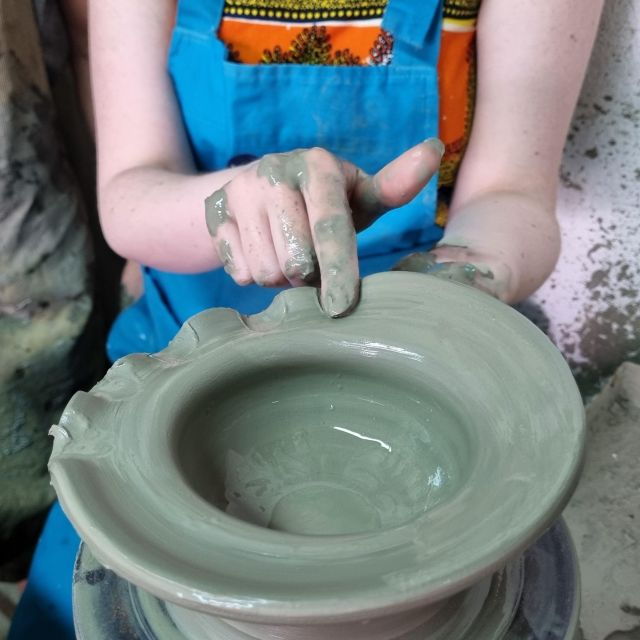 grottaglie-shape-ceramics-at-the-potters-wheel
