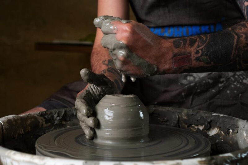 grottaglie-shaping-clay-dreams-with-a-ceramist