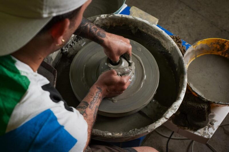 grottaglie-shaping-clay-dreams-with-a-ceramist