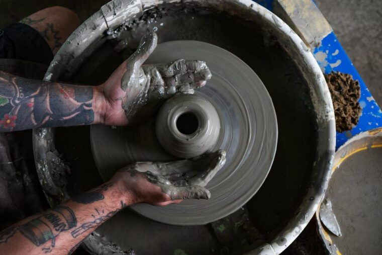 grottaglie-shaping-clay-dreams-with-a-ceramist