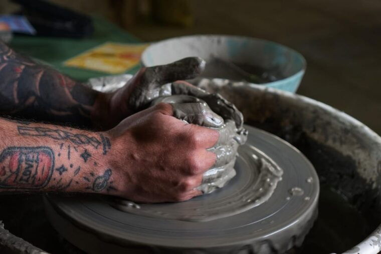 grottaglie-shaping-clay-dreams-with-a-ceramist
