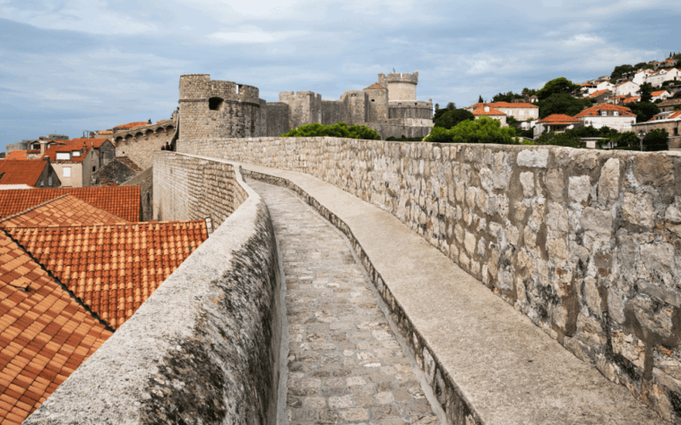 group-city-walls-walking-tour-with-dubrovnik-pass-included