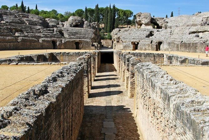 group-excursion-from-seville-to-italica-seville-roman-town
