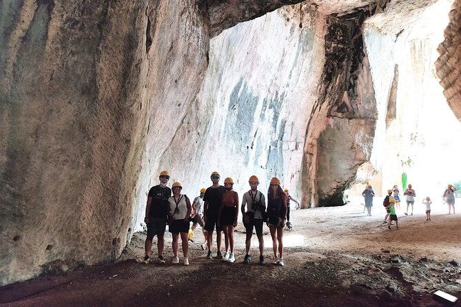 group-guided-tour-of-the-archaeological-park-of-neapolis