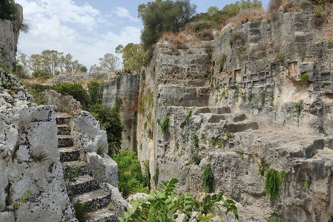 group-guided-tour-of-the-archaeological-park-of-neapolis