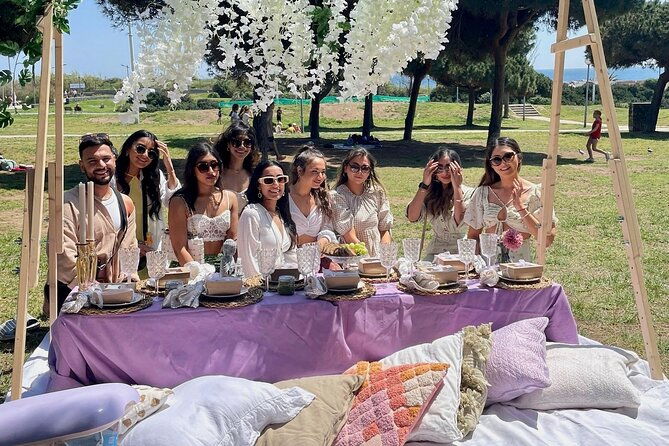 group-hen-party-picnic