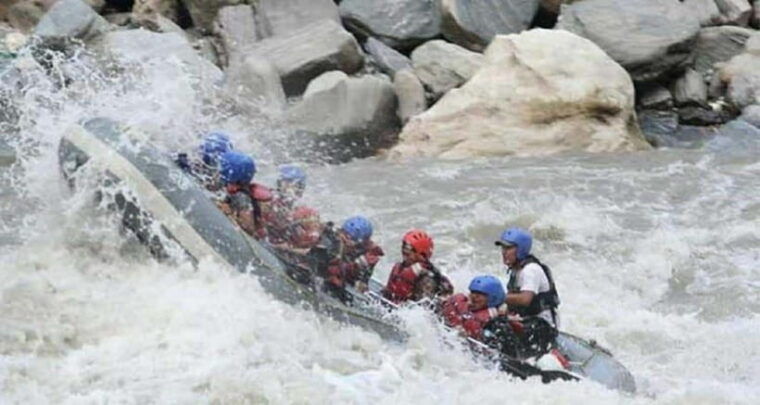 group-joining-seti-river-rafting-adventure-tour-from-pokhara