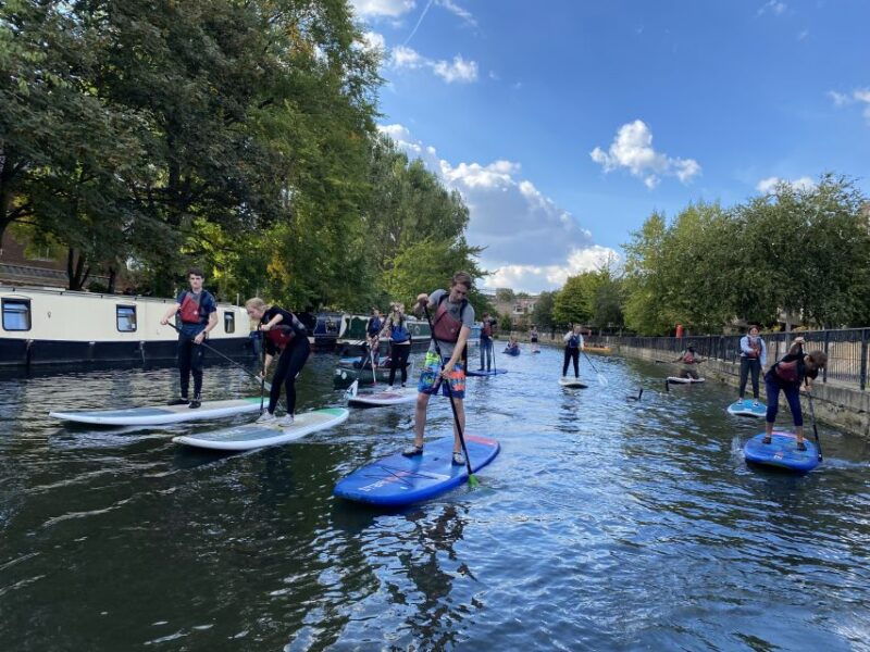 group-paddleboarding-kayaking-or-canoeing-in-ladbroke-grove