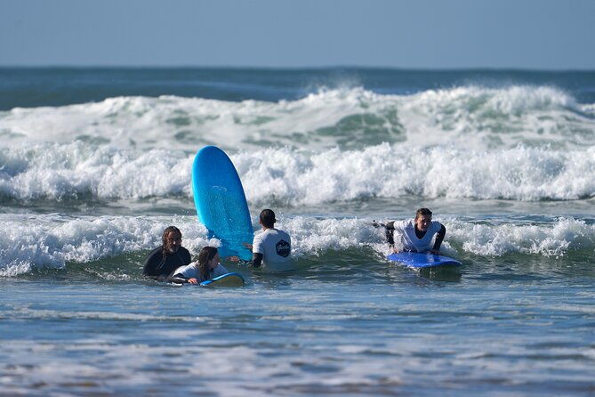 group-surf-lesson-in-costa-da-caparica