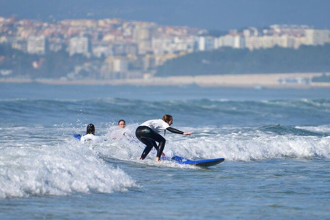 group-surf-lesson-in-costa-da-caparica