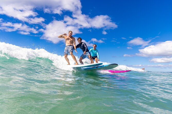 group-surf-lesson-in-the-heart-of-waikiki-2