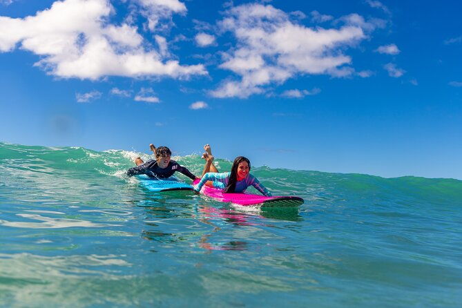 group-surf-lesson-in-the-heart-of-waikiki-2