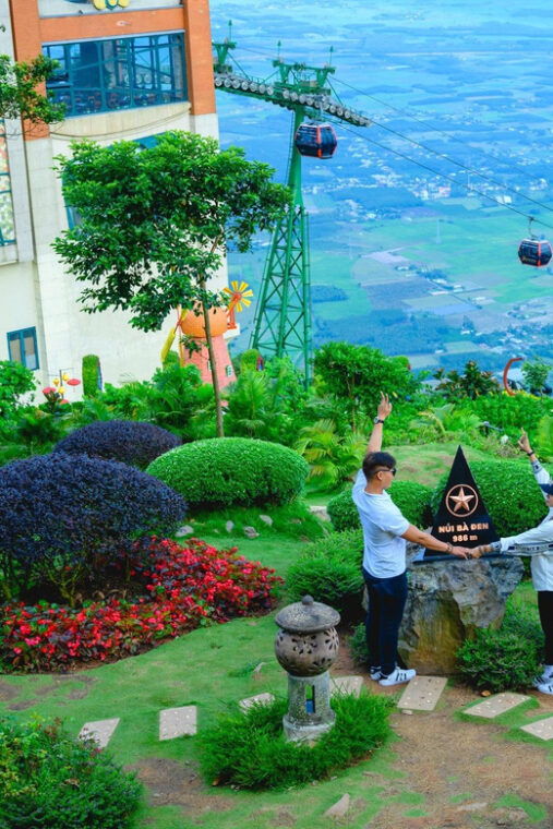 group-tour-black-virgin-mountain-cao-dai-temple-cu-chi