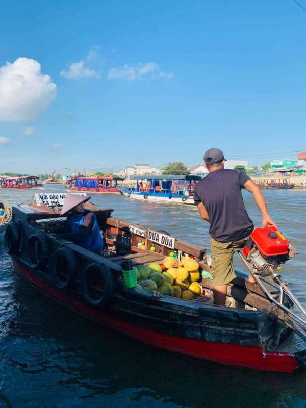 group-tour-floating-market-rice-noodle-factory-cacao
