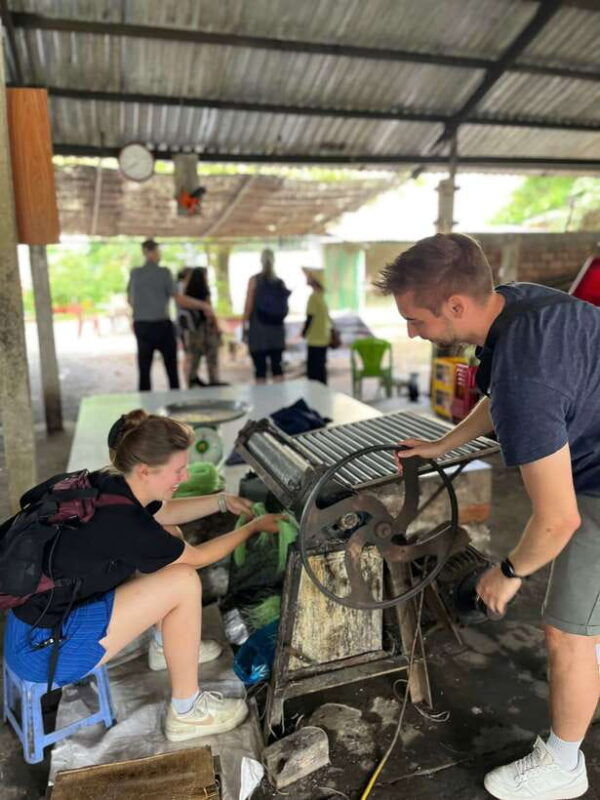 group-tour-floating-market-rice-noodle-factory-cacao