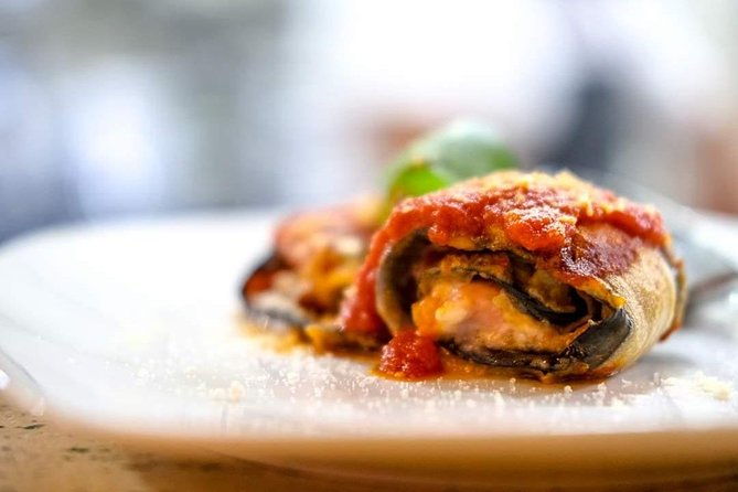 group-tour-for-wine-food-tasting-at-the-cantina-del-vesuvio