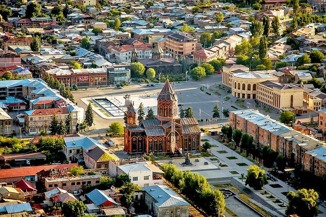 group-tour-gyumri-urban-life-museum-black-fortress-old-town-harichavank