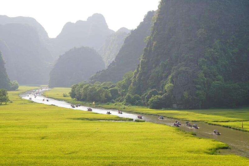 group-tour-hoa-lu-trang-an-tam-coc-mua-cave-from-ha-noi
