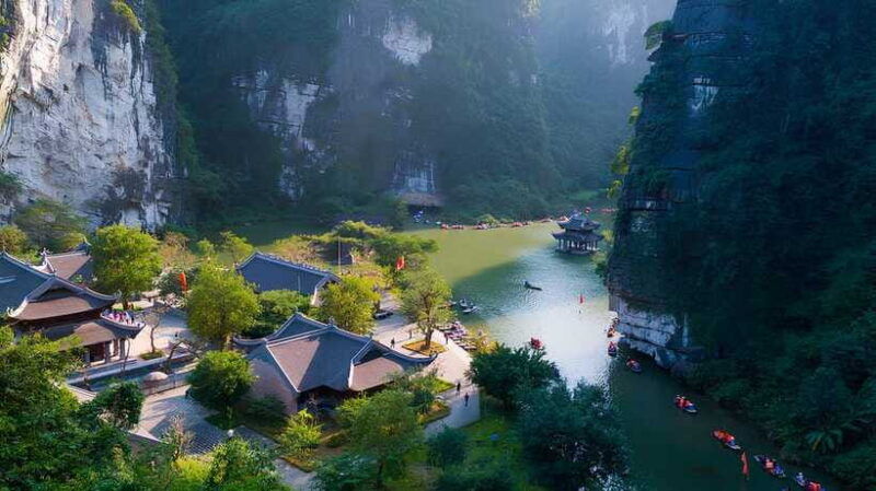 group-tour-hoa-lu-trang-an-tam-coc-mua-cave-from-ha-noi