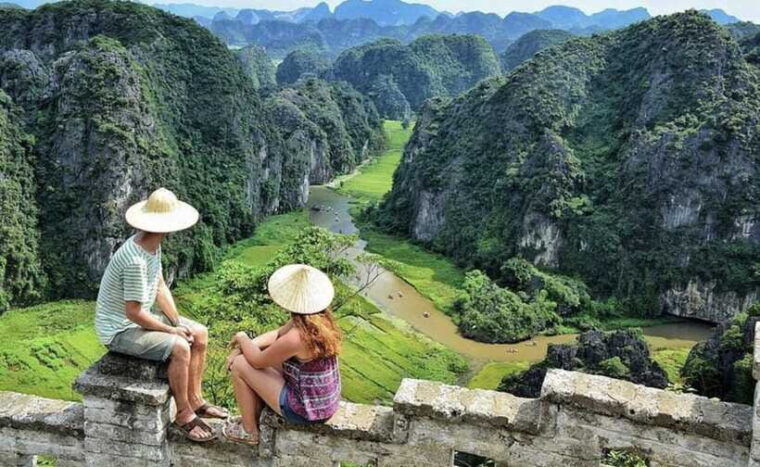 group-tour-hoa-lu-trang-an-tam-coc-mua-cave-from-ha-noi