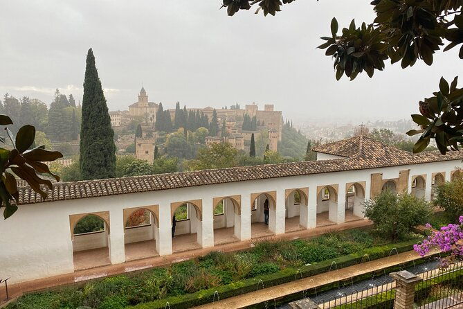 group-visit-to-the-alhambra-and-generalife-tickets-included