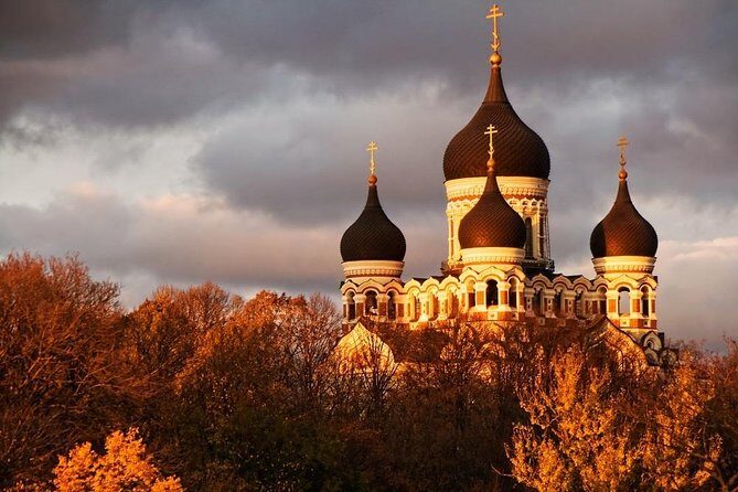 Group walking tour in Tallinn Old Town - Discover Tallinn’s Old Town on a Private Guided Walking Tour