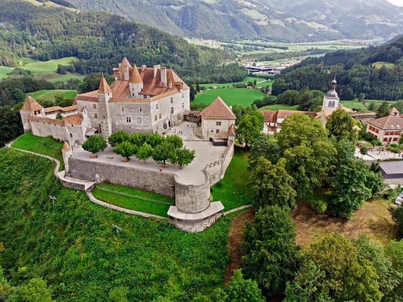 Gruyères: Sightseeing Private Walking Tour - Optional Culinary and Artistic Experiences