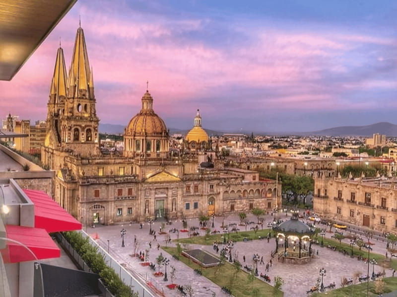guadalajara-must-see-sites-walking-tour-with-a-guide
