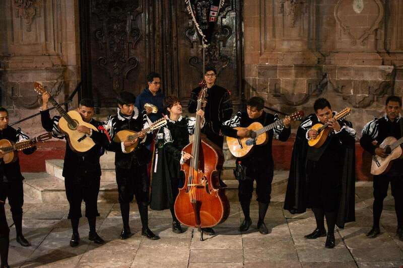 guanajuato-night-walk-with-the-estudiantina