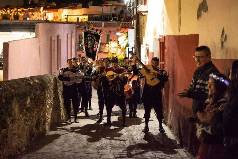 guanajuato-night-walk-with-the-estudiantina