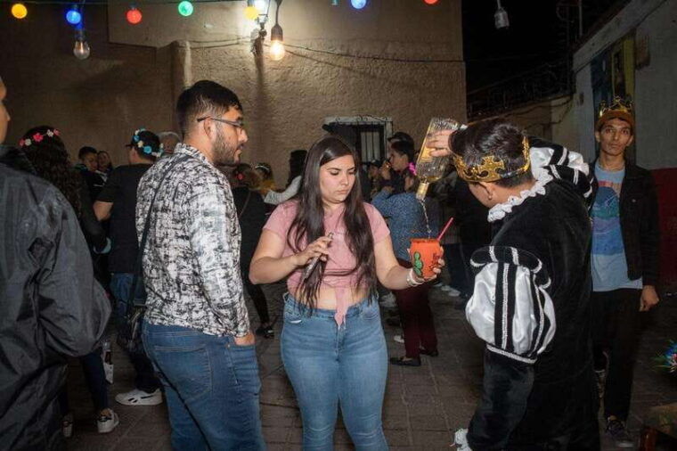 guanajuato-night-walk-with-the-estudiantina