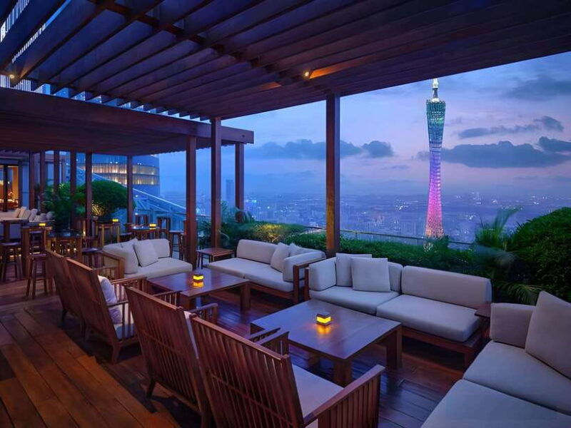 guangzhou-70-floor-rooftop-openair-bar-sunset-light-show