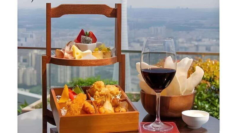 guangzhou-70-floor-rooftop-openair-bar-sunset-light-show