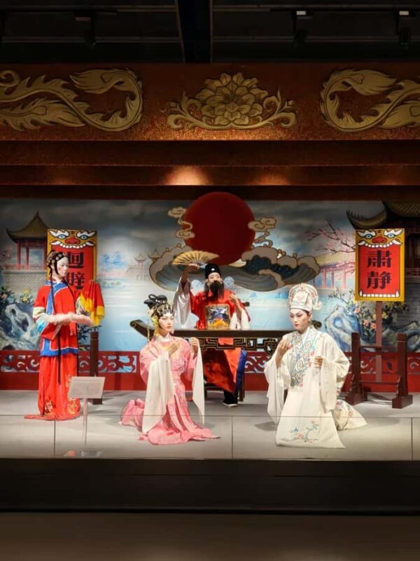 Guangzhou Heritage Private Tour: Cruise, Clan Temple & Opera - Returning to Yuexiu District