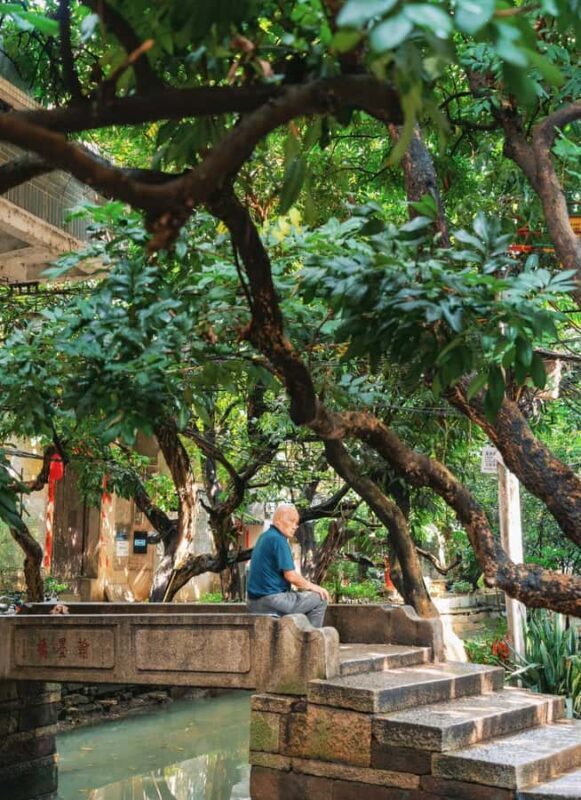 Guangzhou Local Life: Urban Village, Local Market & Old Town - Evening at Yongqingfang Street