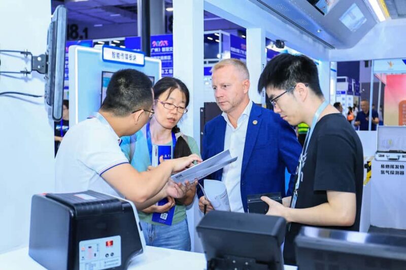 Guangzhou: Wholesale Market Tour with Translator - Key Points