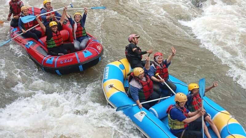 Guarantee Borobudur Temple Structure & Elo Rafting. - Dining and Rest Breaks