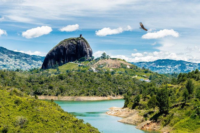 guatape-adventure-color-and-landscape