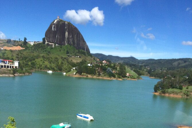 guatape-helicopter-tour