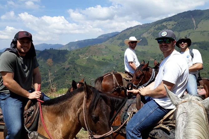 guatape-horseback-andes-paradise-with-el-penol-rock