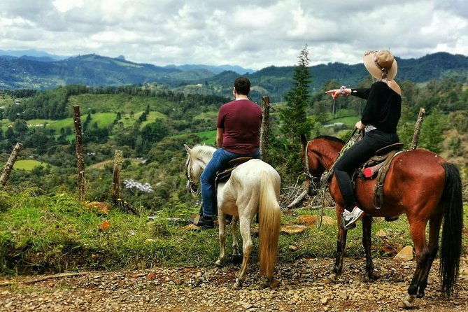 guatape-horseback-riding-private-tour-from-medellin
