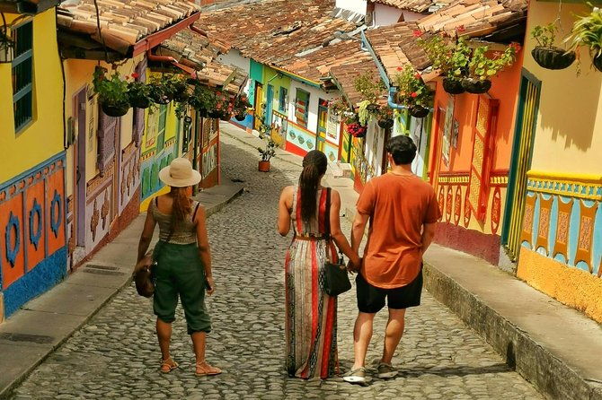 guatape-horseback-riding-private-tour-from-medellin