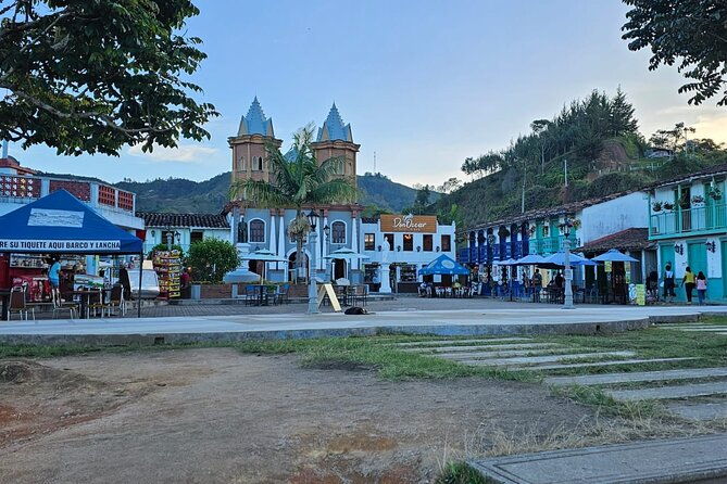 guatape-tour-and-dam-boat-tour-from-medellin