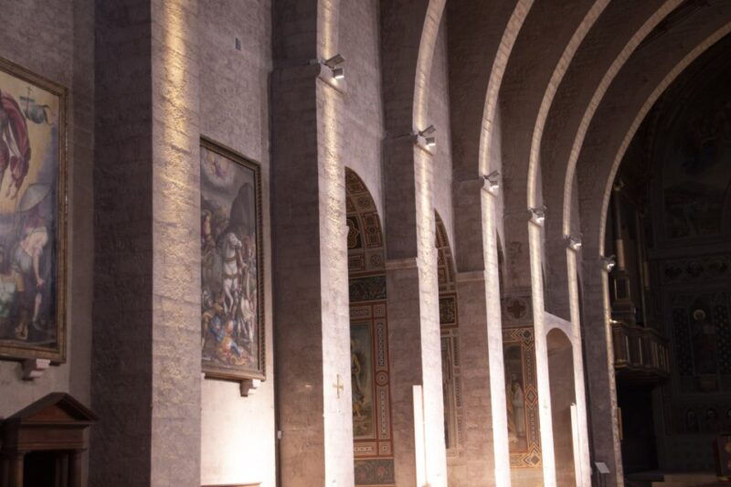 gubbio-old-town-guided-walking-tour-with-piazza-grande