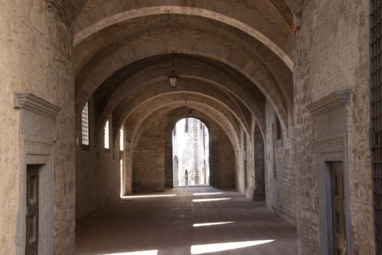 gubbio-old-town-guided-walking-tour-with-piazza-grande