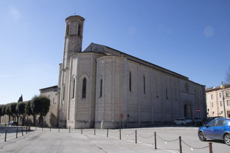 gubbio-old-town-guided-walking-tour-with-piazza-grande